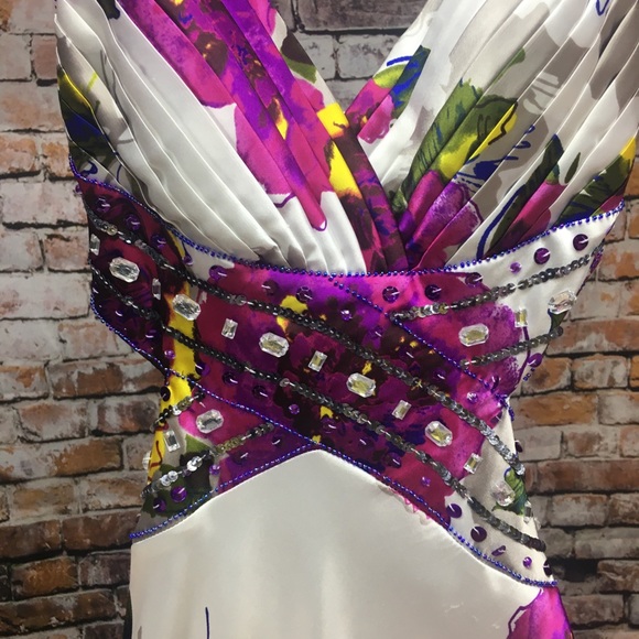 Gorgeous side-cut out dress - Picture 2 of 8